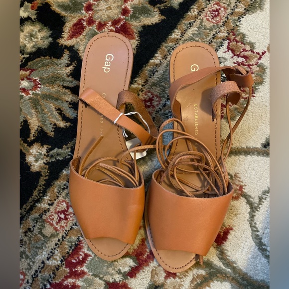 Low heeled wedge peep toe with wrap around ankle strap - Picture 2 of 2